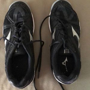 Mizuno volleyball sneakers
